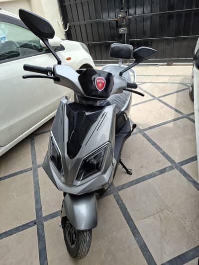 Metro Thrill Pro Electric Scooty | Under Warranty | Condition like new