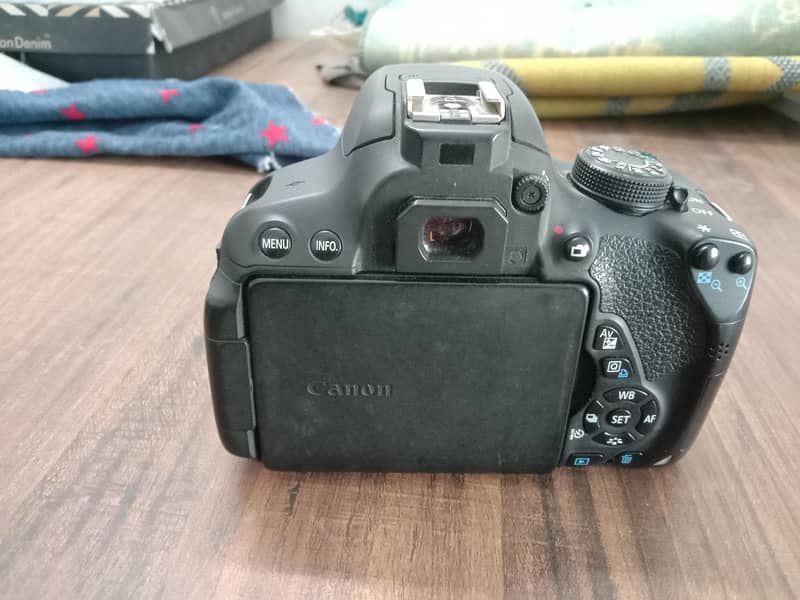 Canon eos 700D 2
