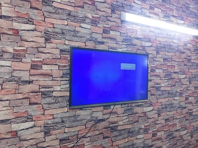 Haier LCD 32'inch in working condition