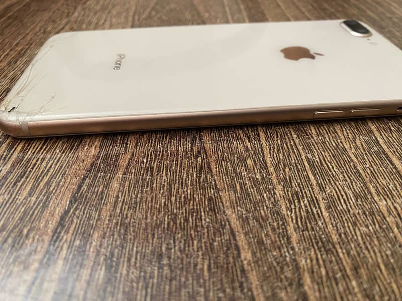 Apple iPhone 8 Plus 0