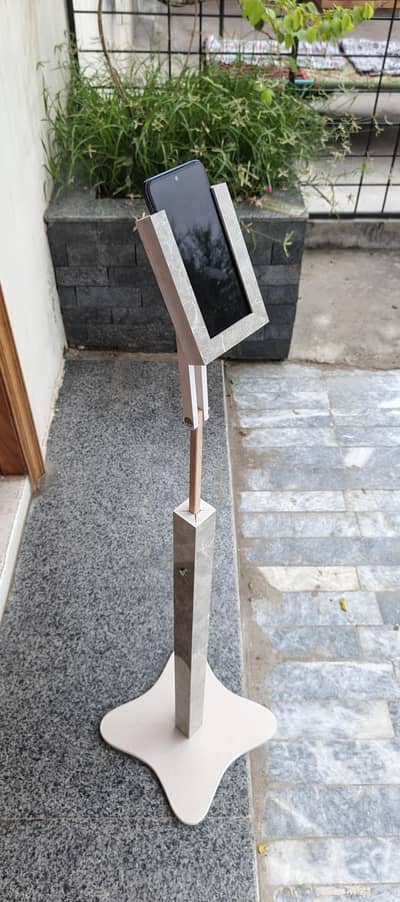 TikTok stand