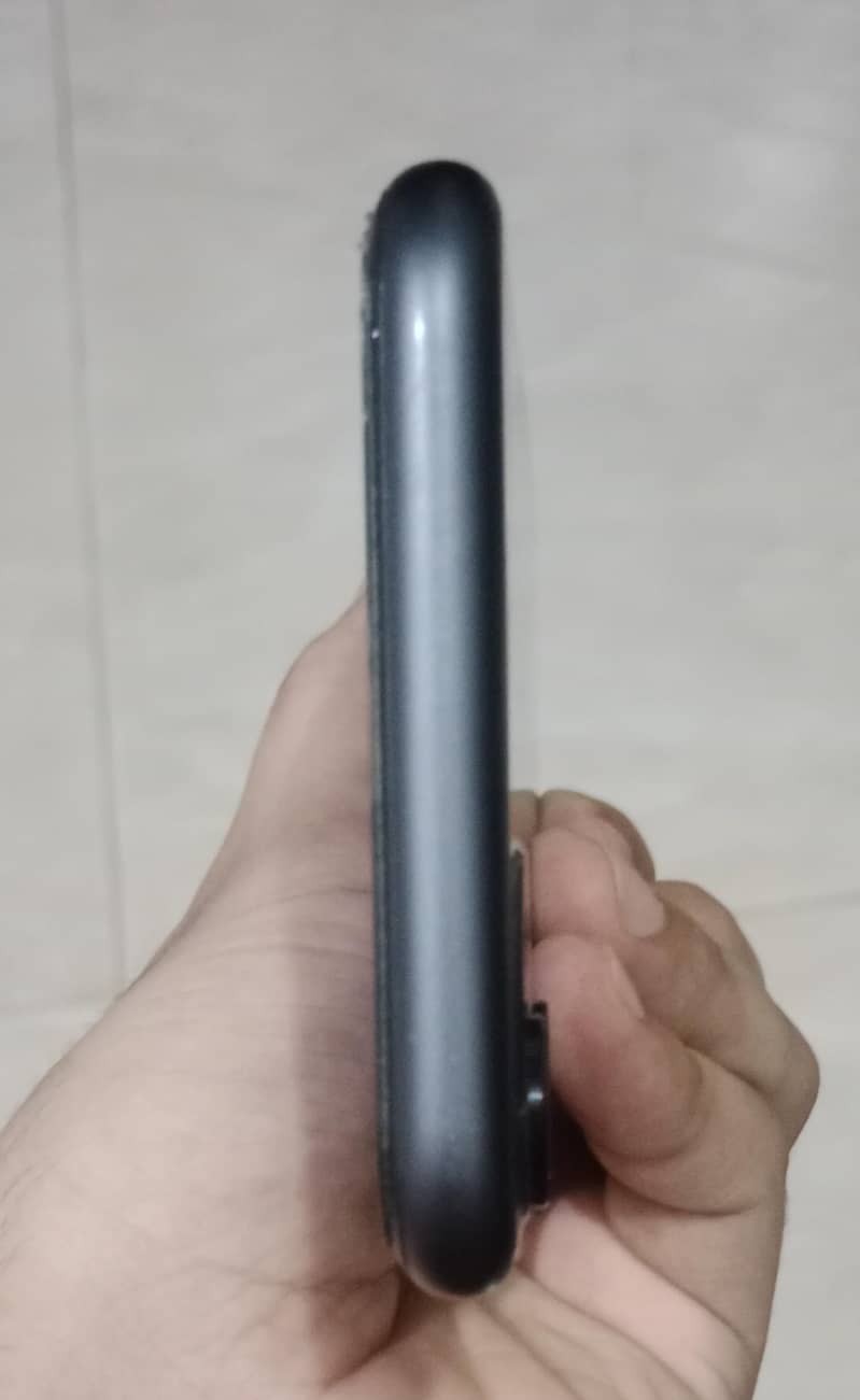 Apple iPhone 11 4
