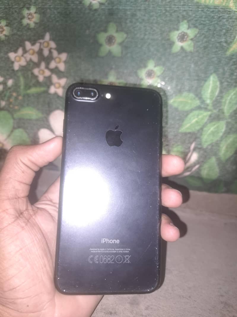 Apple iPhone 7 Plus 2
