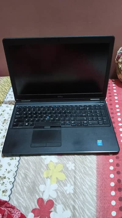 Selling E5550 i5 5th gen - barely used