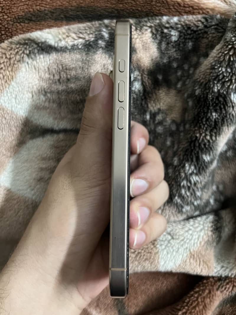Apple iPhone 16 Pro 5