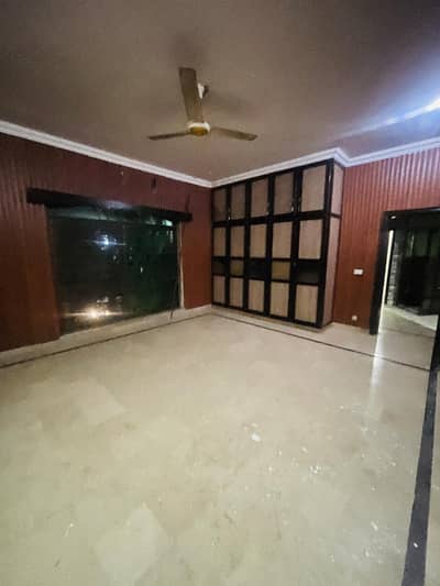 1 Kanal Upper Portion For Rent With 3 Bedroom's Near Ucp University & Shaukat Khanam Chowk