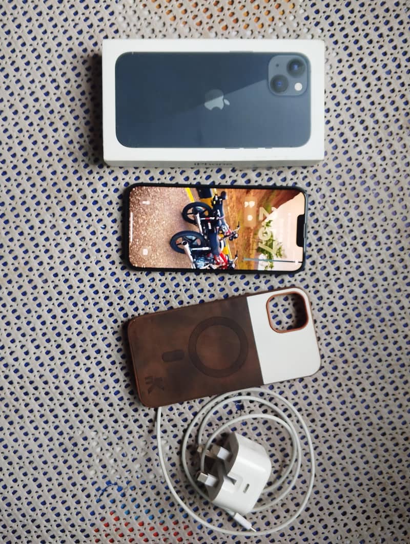 Apple iPhone 13 0