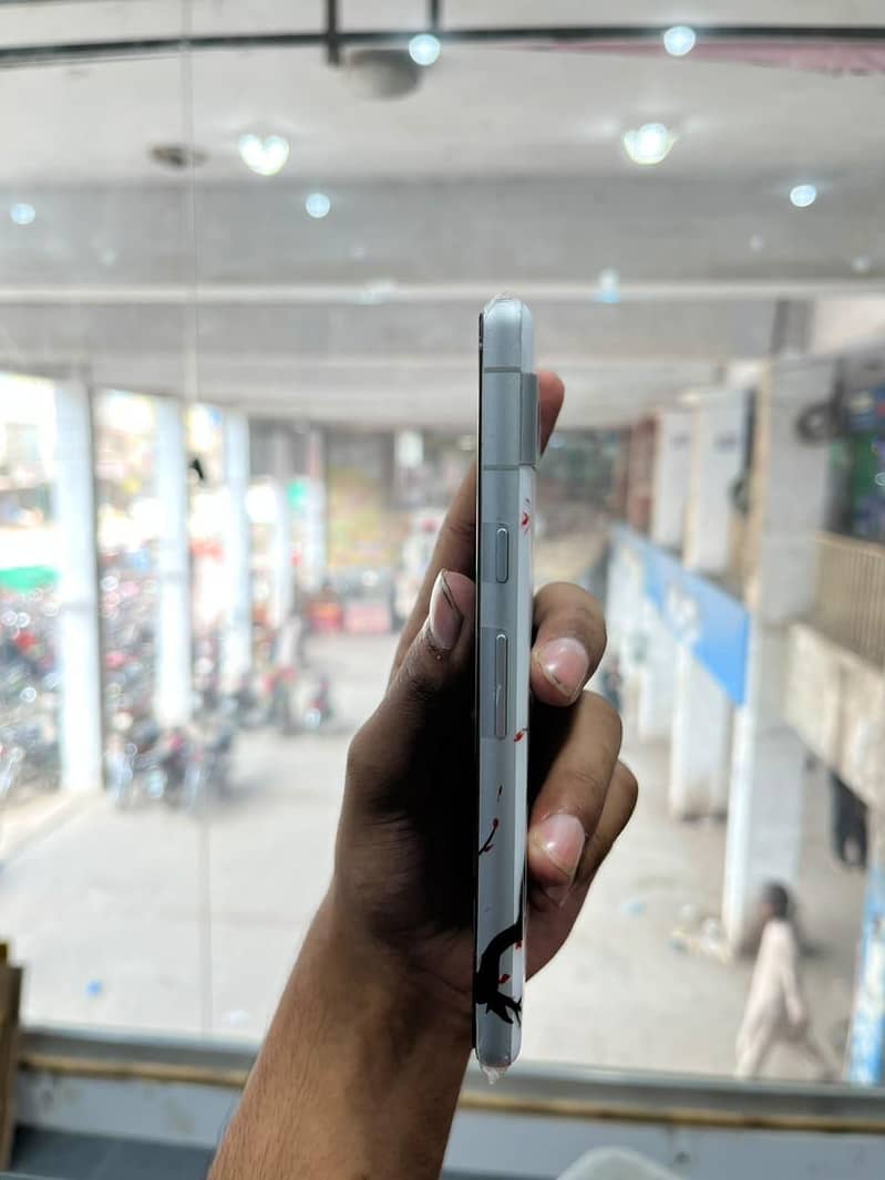 Google Pixel 7a 2