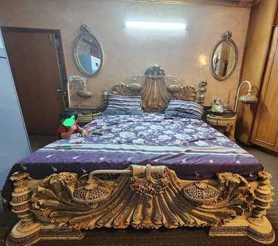Antique style Beautiful bed set with accessories
