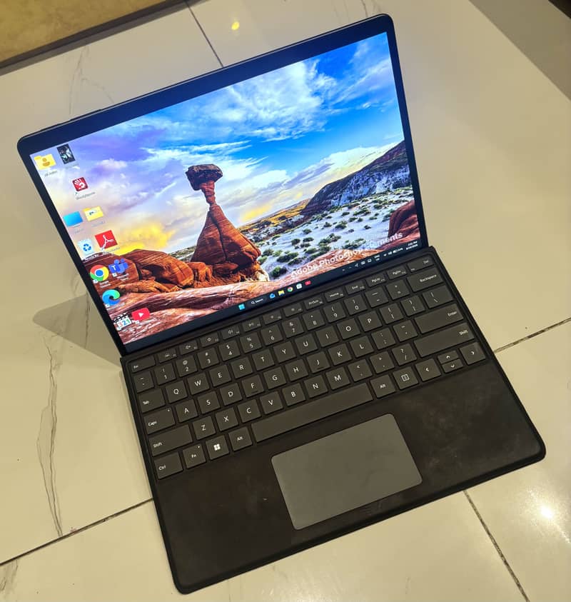 Microsoft Surface Pro 9 10/10 condition black 1