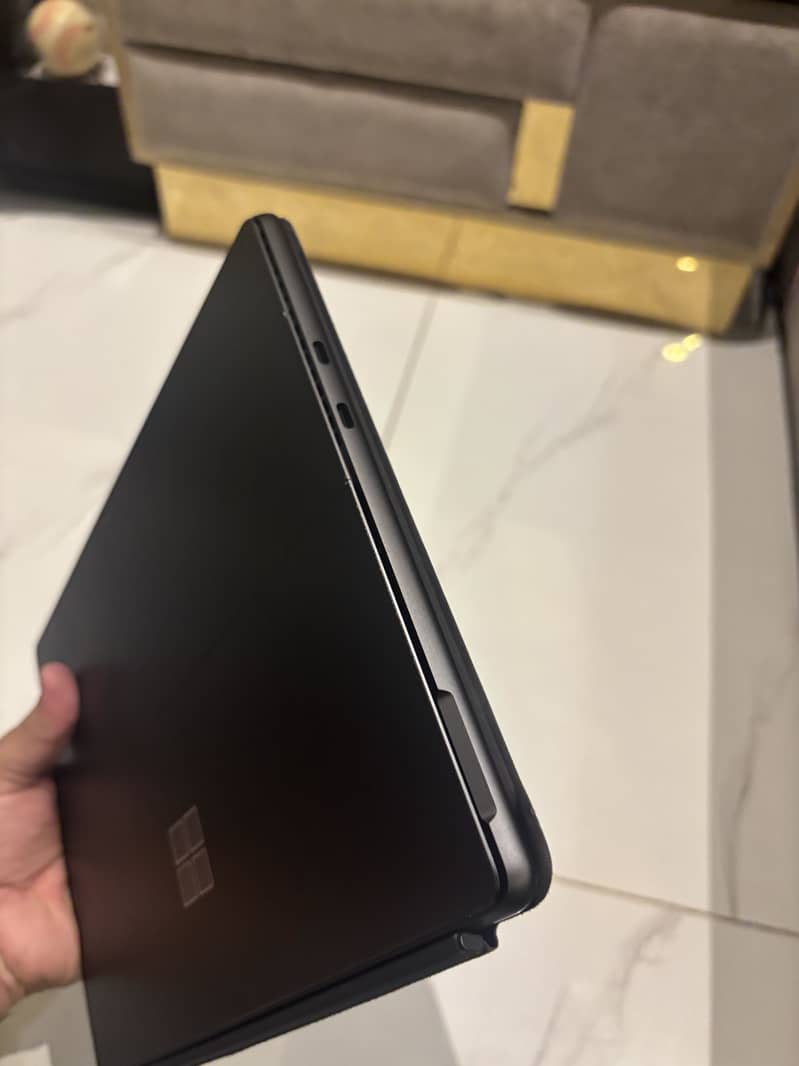 Microsoft Surface Pro 9 10/10 condition black 4