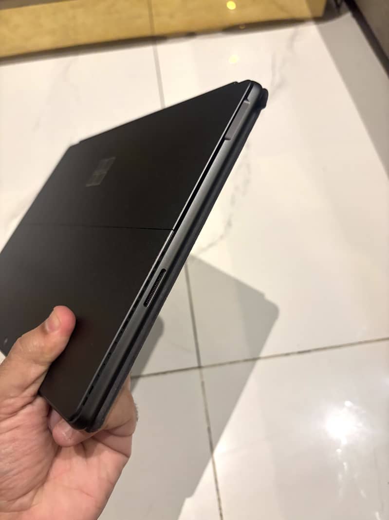 Microsoft Surface Pro 9 10/10 condition black 7