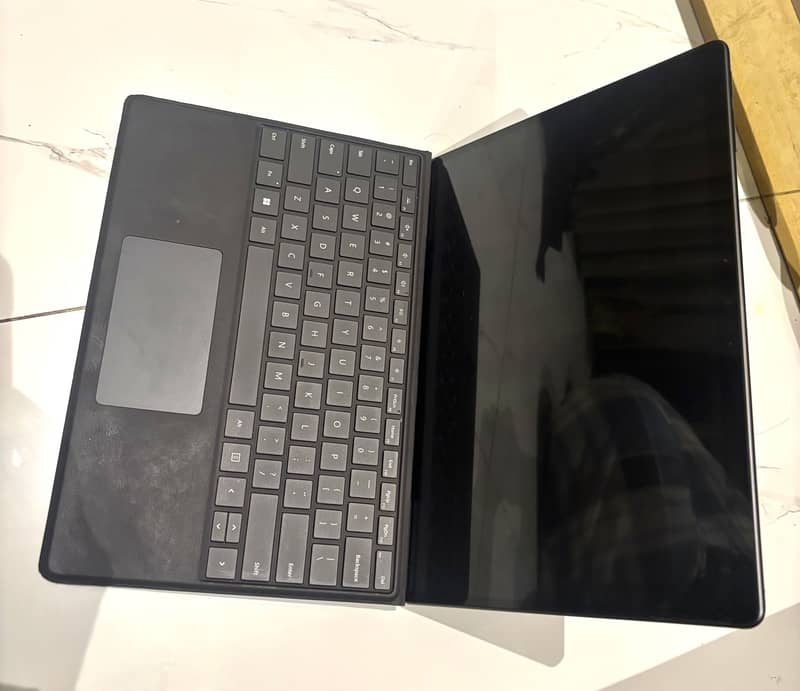 Microsoft Surface Pro 9 10/10 condition black 11