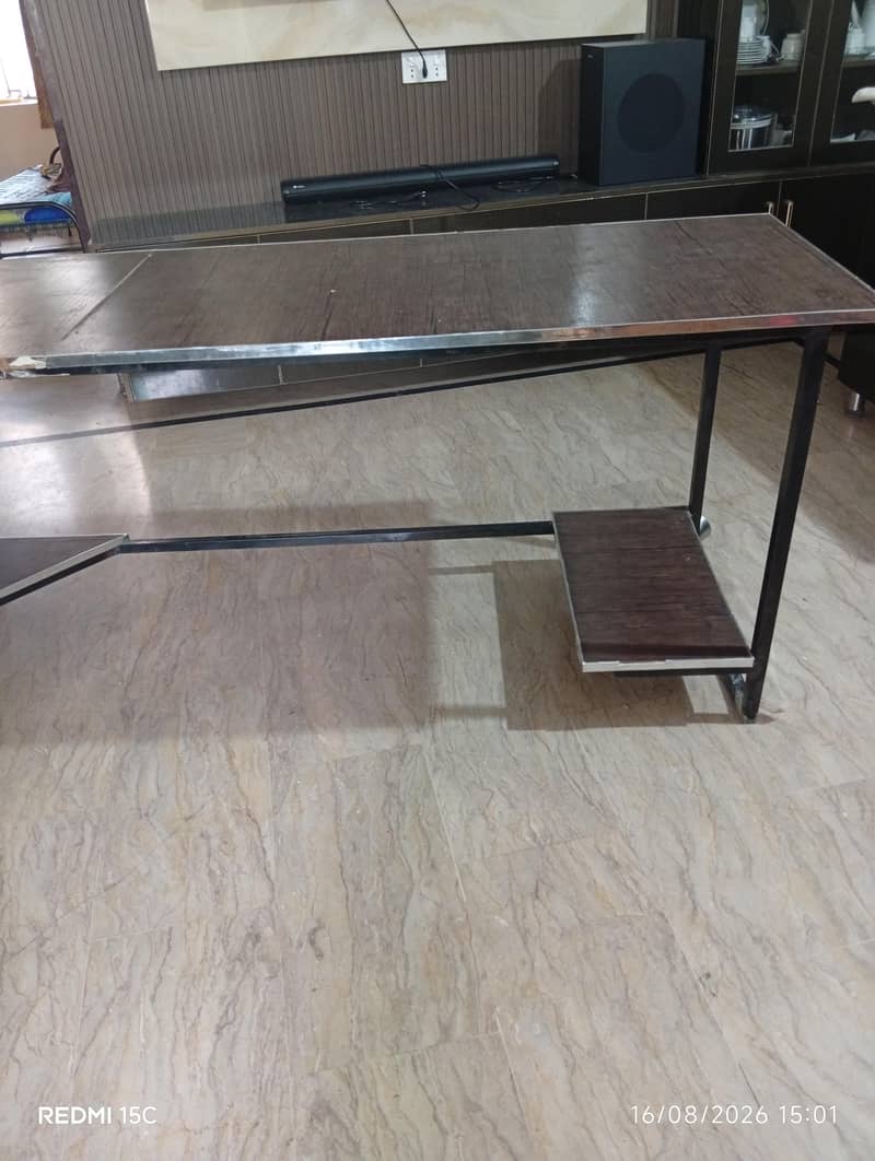 Computer table 0