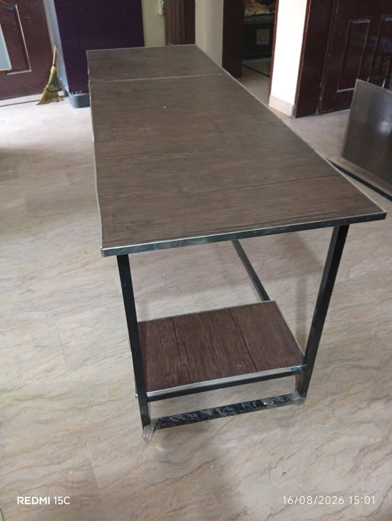 Computer table 1