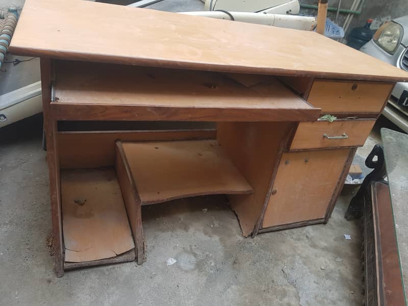 Computer Table For Sell 0