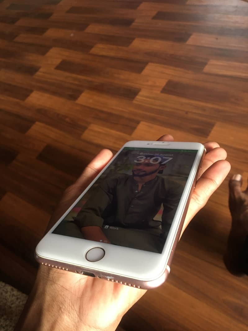 Apple iPhone 8 Plus 3