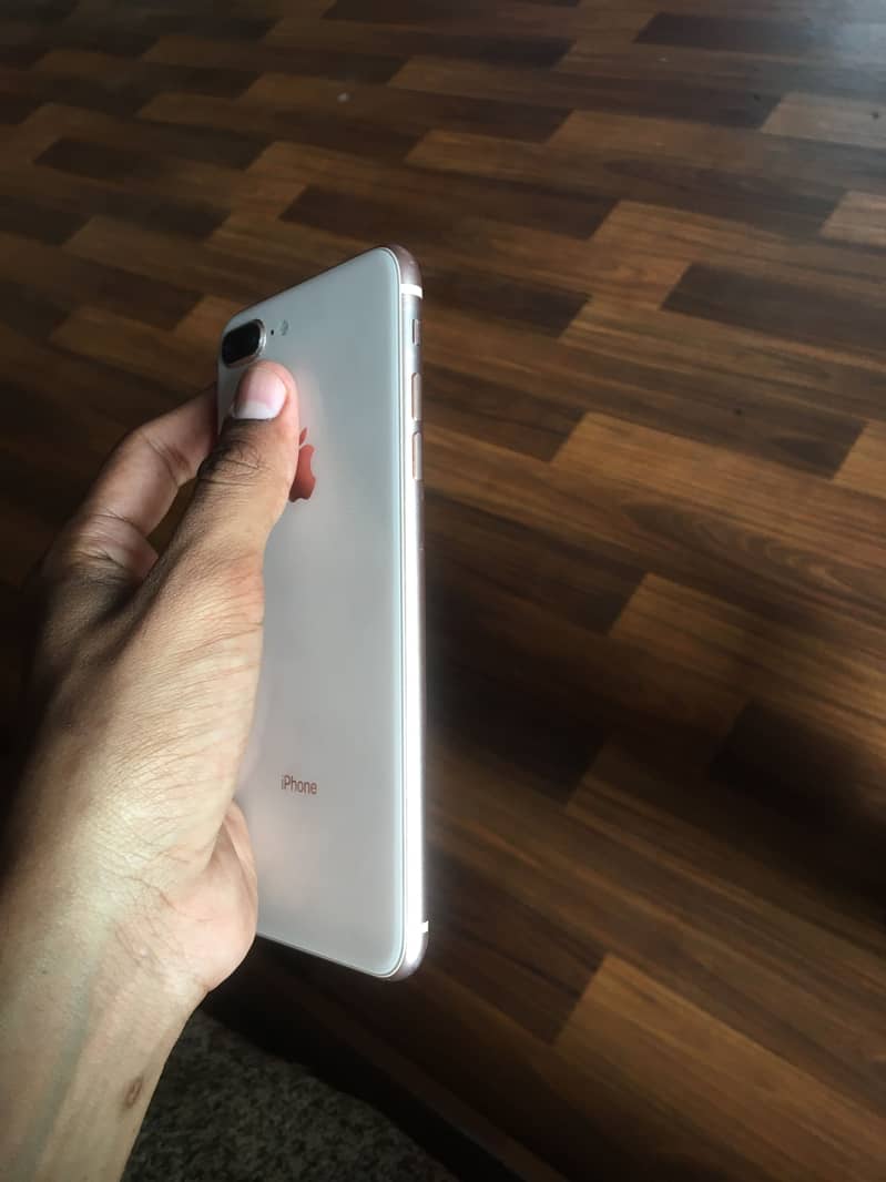 Apple iPhone 8 Plus 4