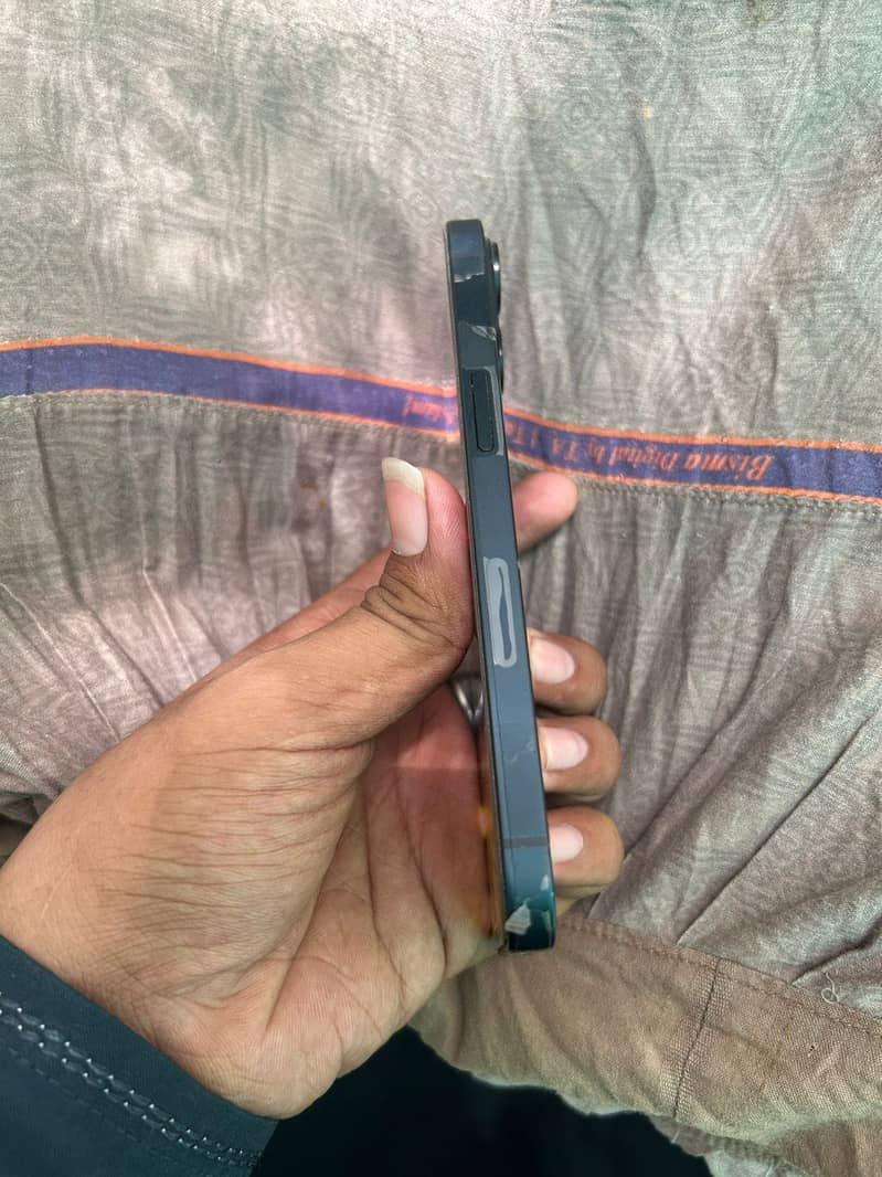 Apple iPhone 13 1