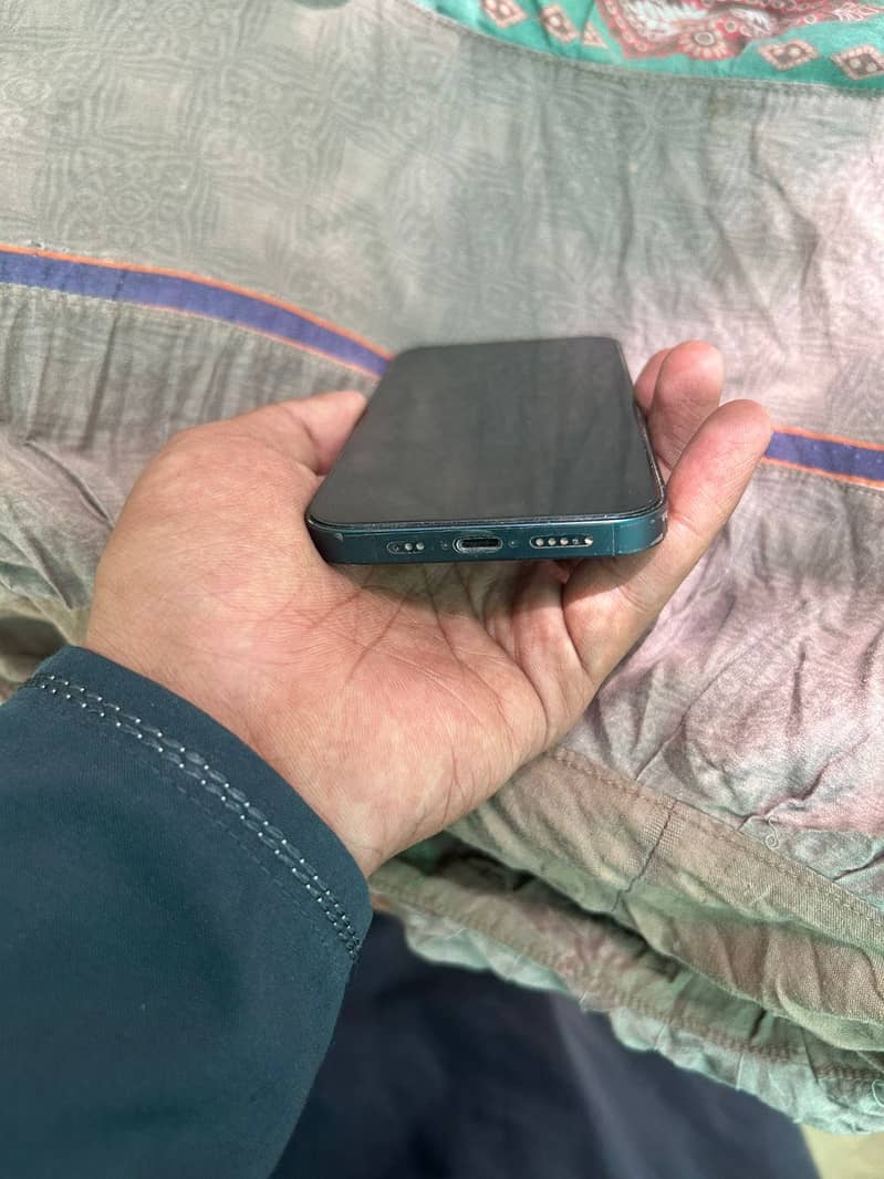 Apple iPhone 13 2