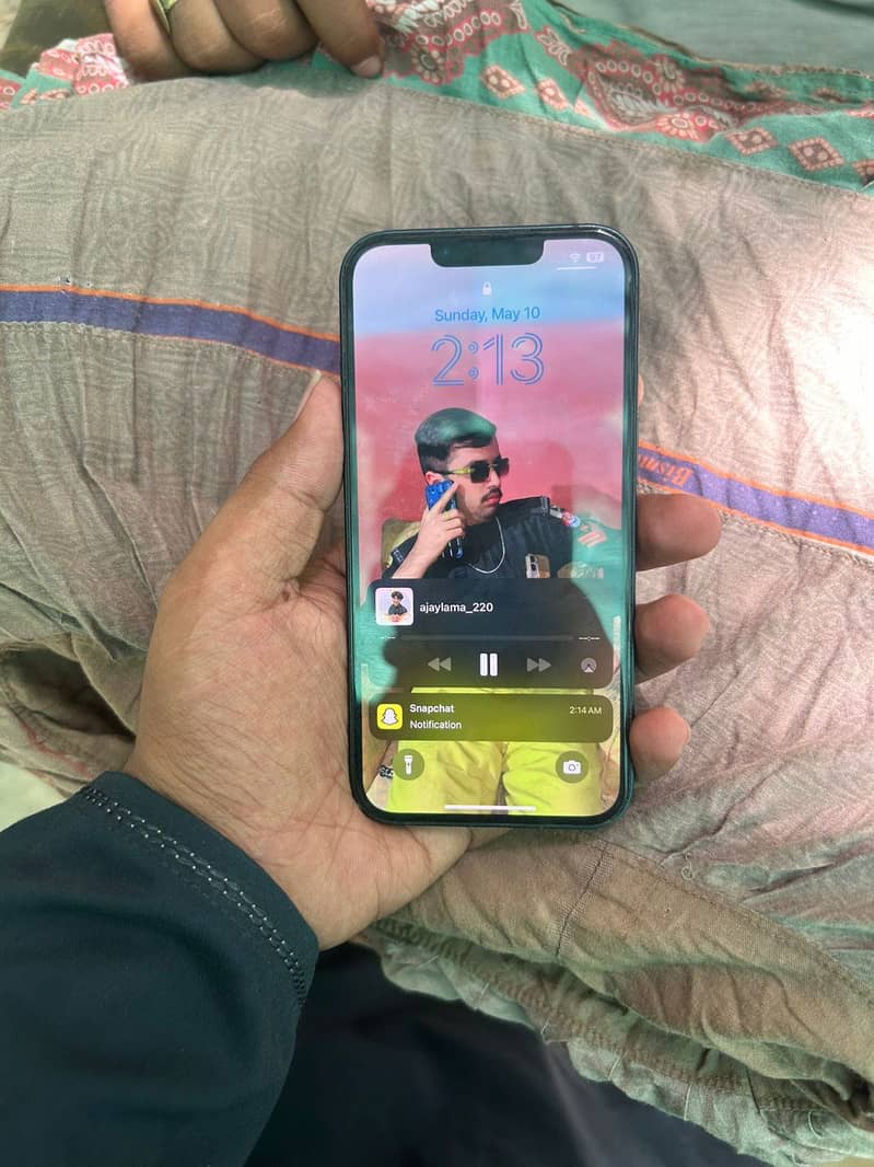 Apple iPhone 13 5