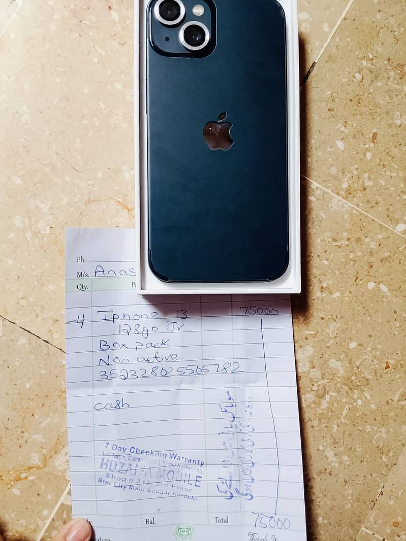 Apple iPhone 13 12
