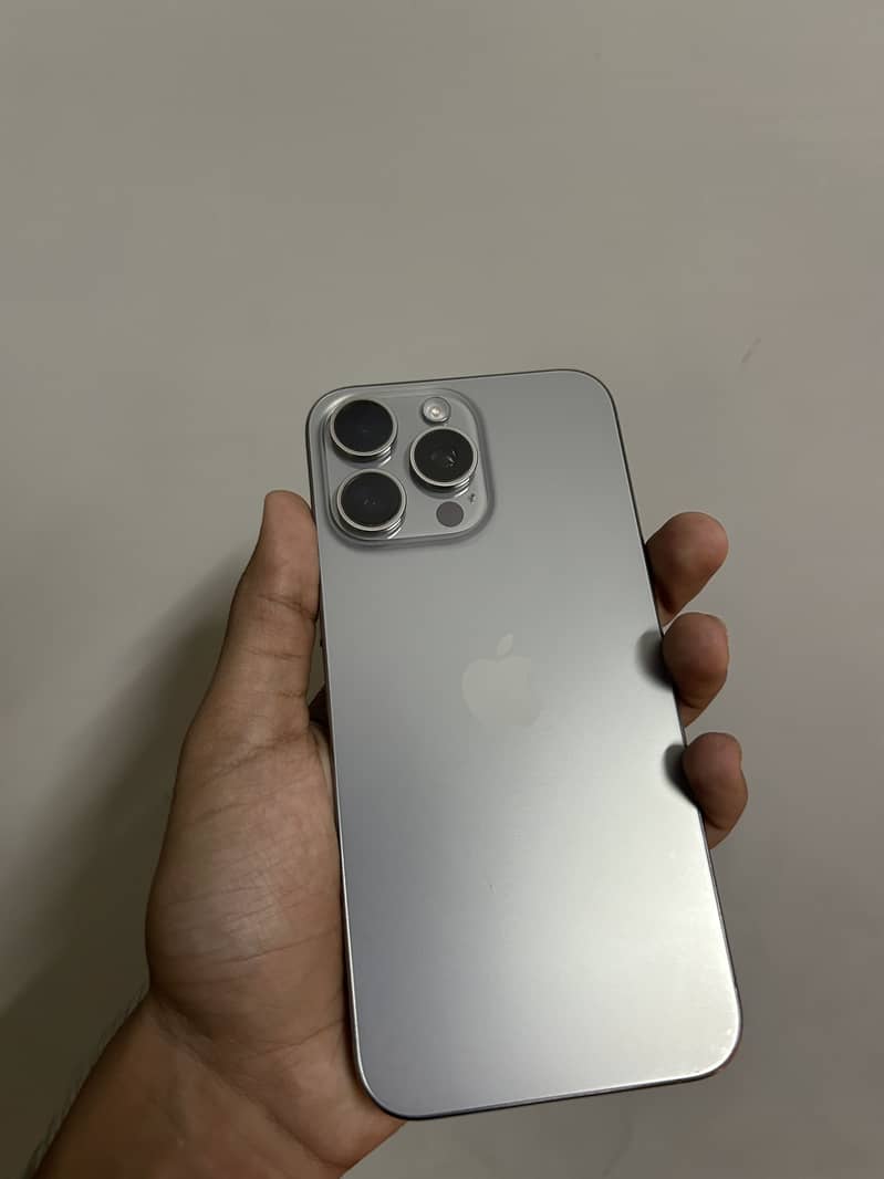 Apple iPhone 15 Pro Max 0