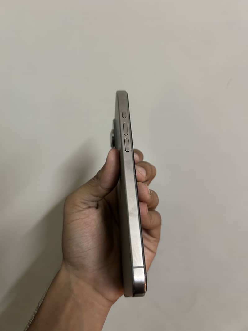Apple iPhone 15 Pro Max 1