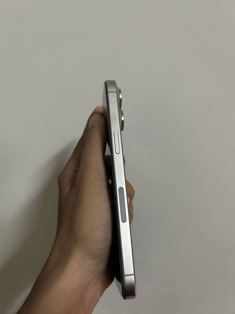 Apple iPhone 15 Pro Max 2