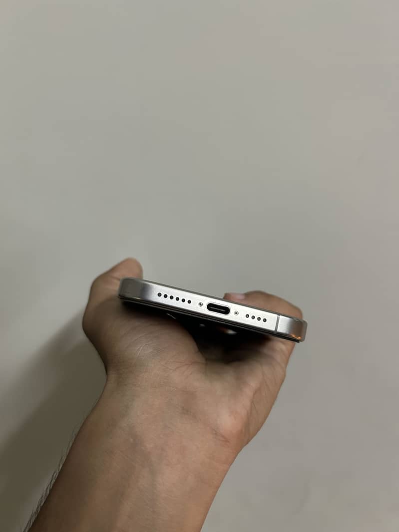 Apple iPhone 15 Pro Max 5