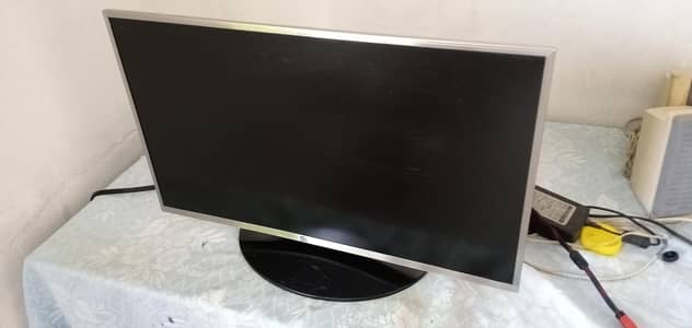 SCEPTRE 24 inch monitor