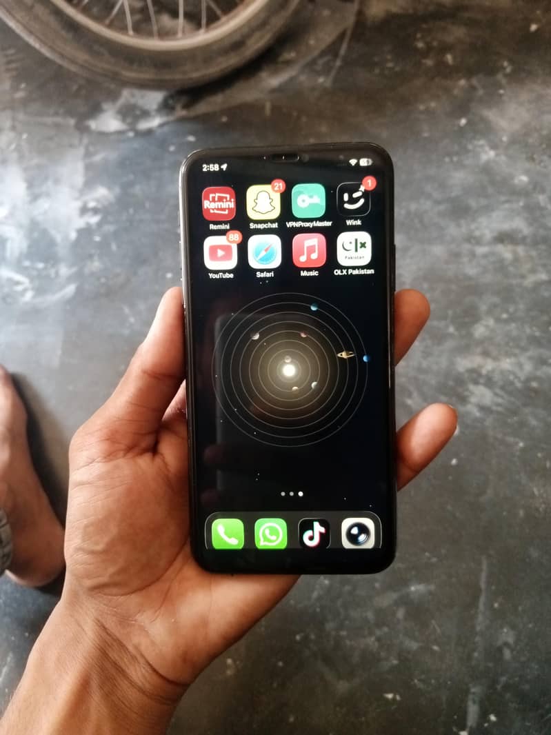 Apple iPhone 11 Pro Max 2