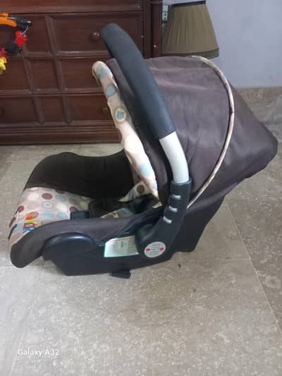 kids carry cot / car seat