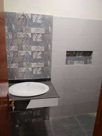 Rent Available in block 3 Saadi Garden 40 ft road