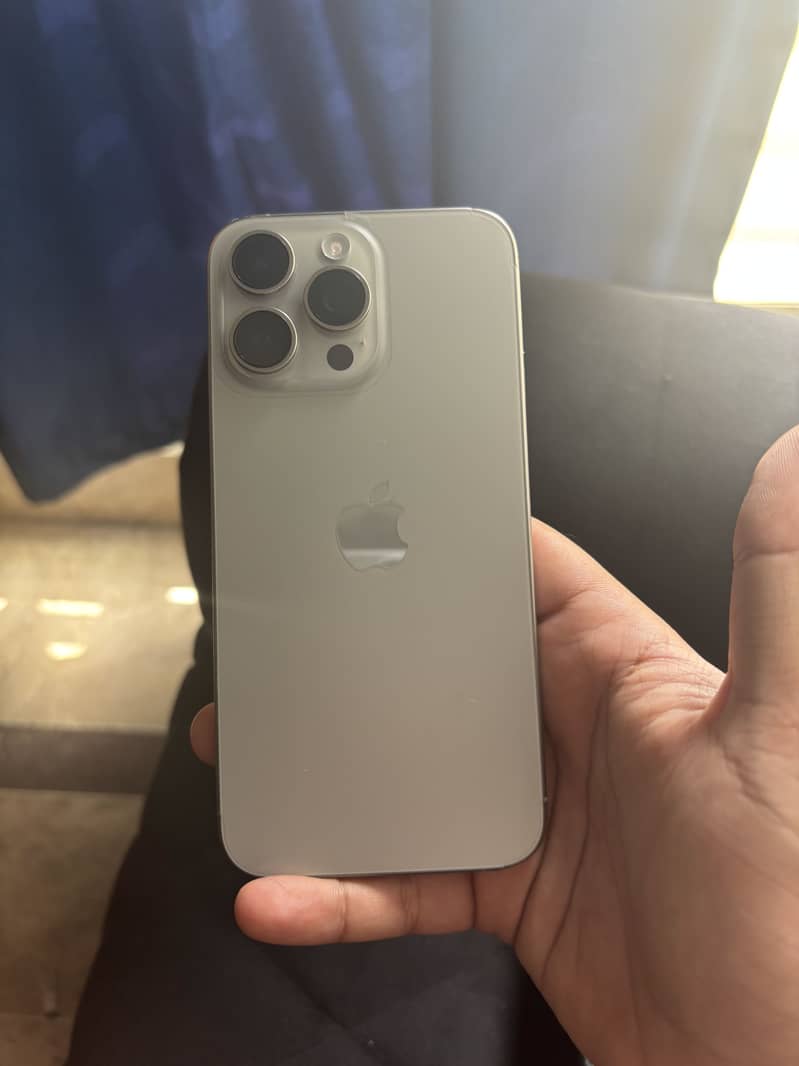 Apple iPhone 15 Pro Max 2