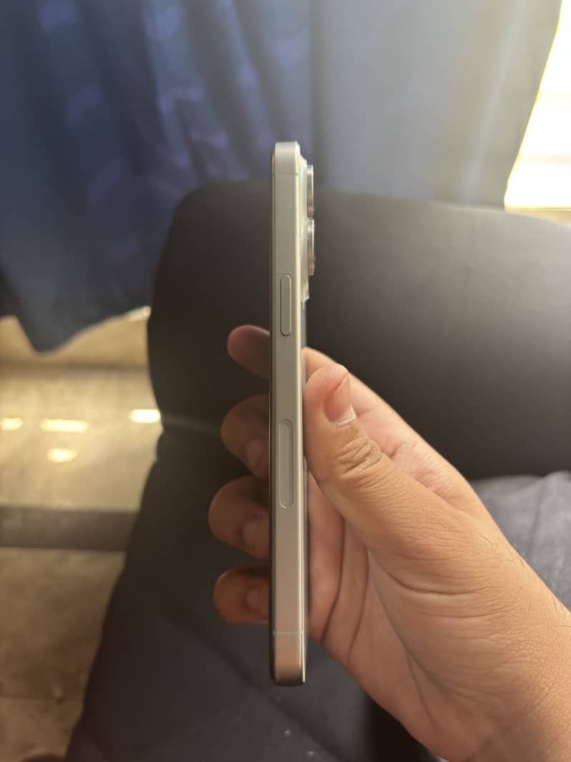 Apple iPhone 15 Pro Max 6