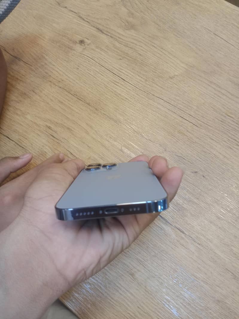 Apple iPhone 13 Pro 2