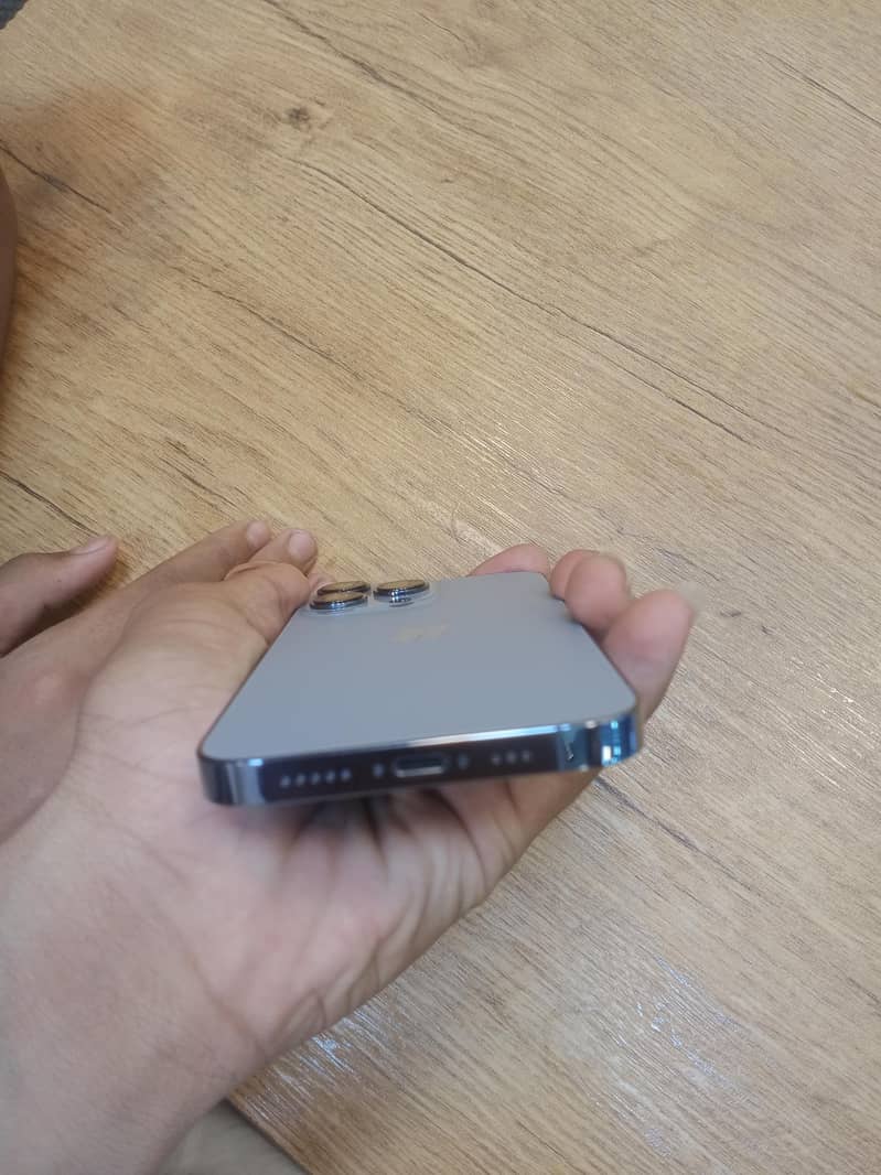 Apple iPhone 13 Pro 4