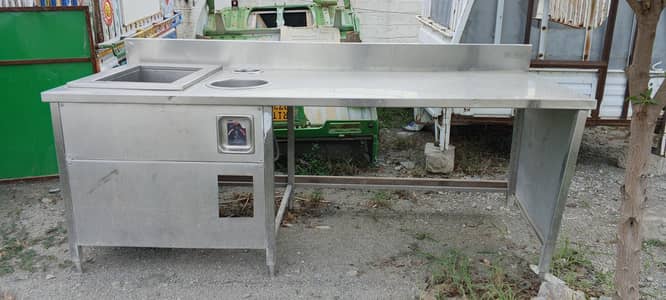 cooling ice cream counter