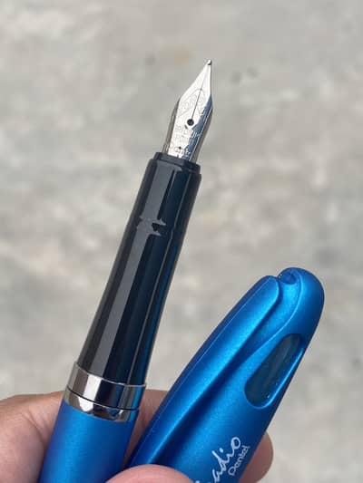 Pentel Japan TRF91 Tradio Fountain Pen - Azure Blue Body - Medium Nib