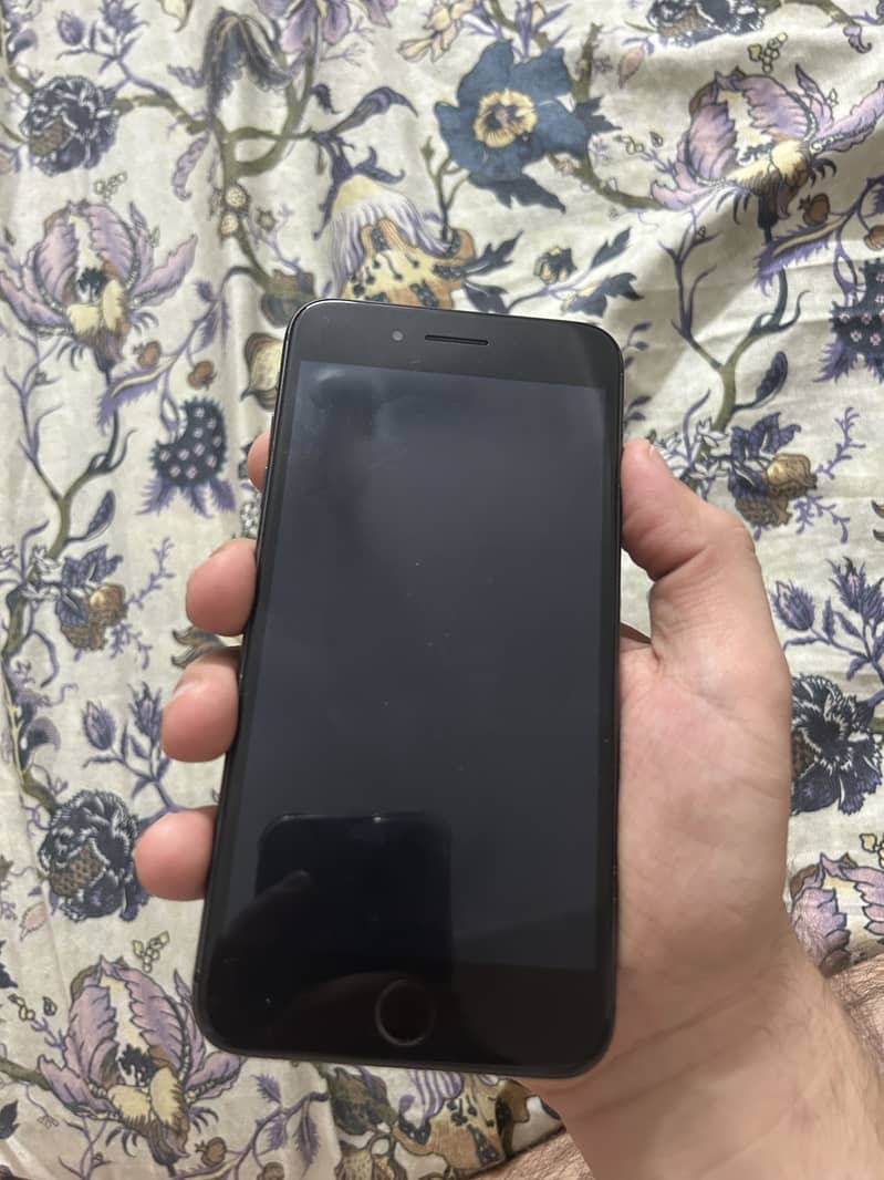 Apple iPhone 8 Plus 1