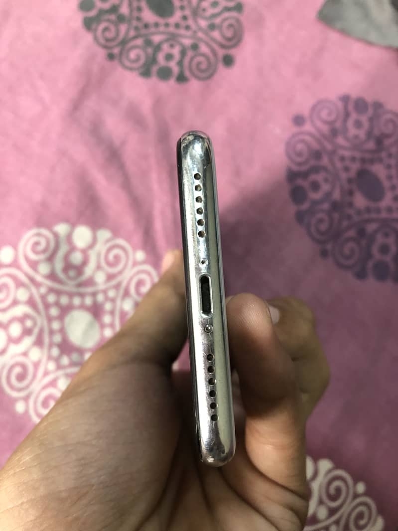 Apple iPhone X 4