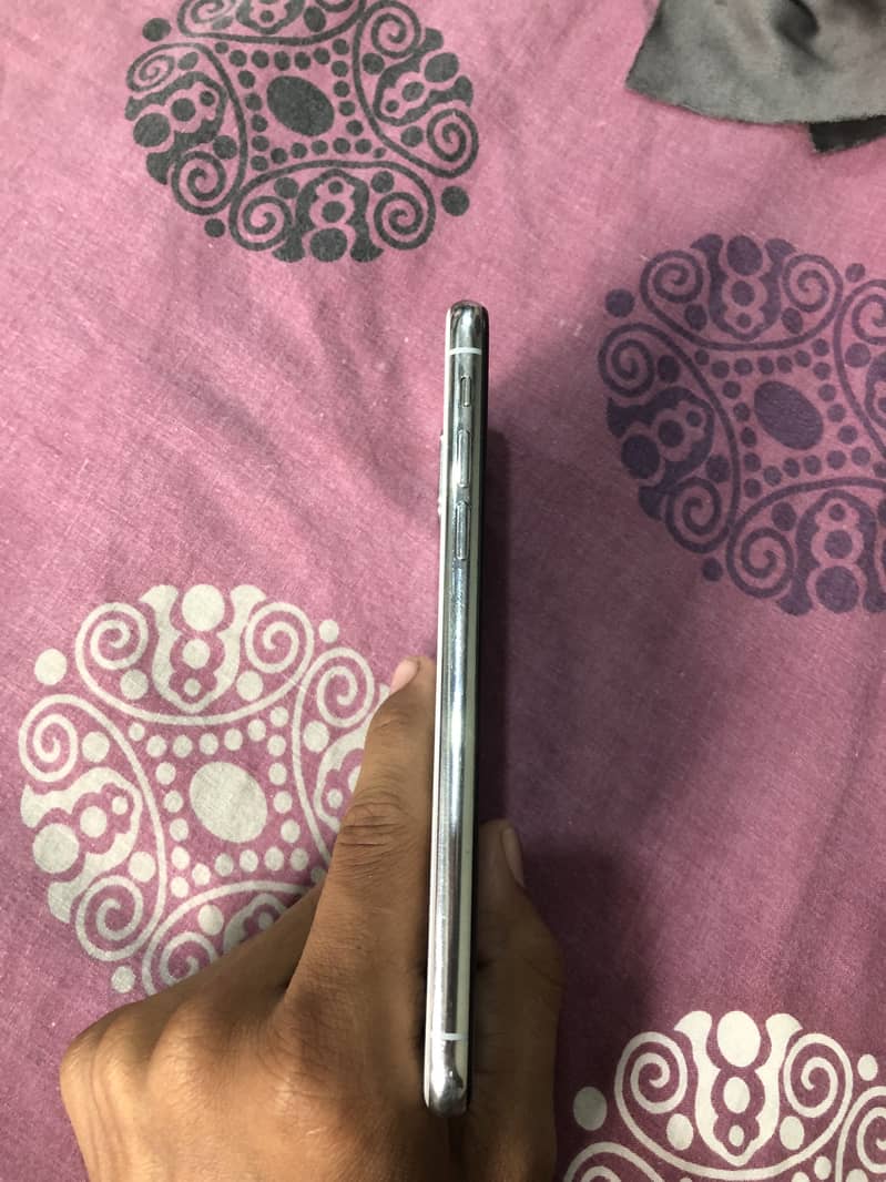 Apple iPhone X 6
