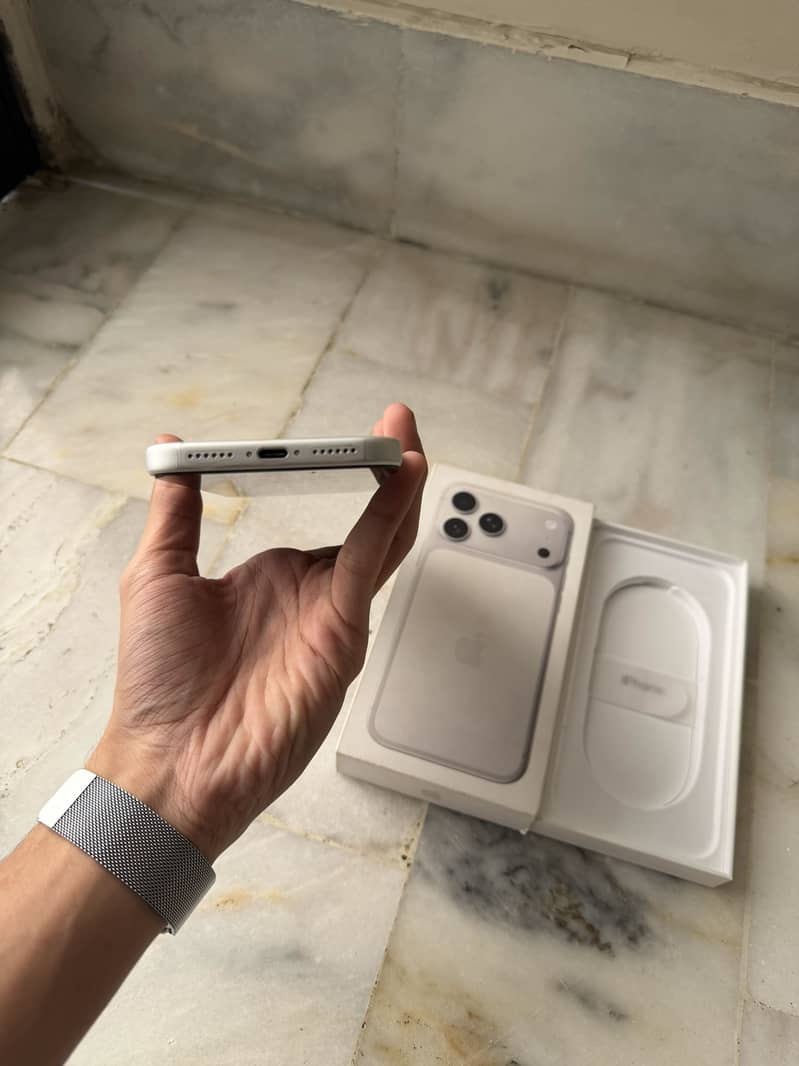 Apple iPhone 17 Pro Max 2
