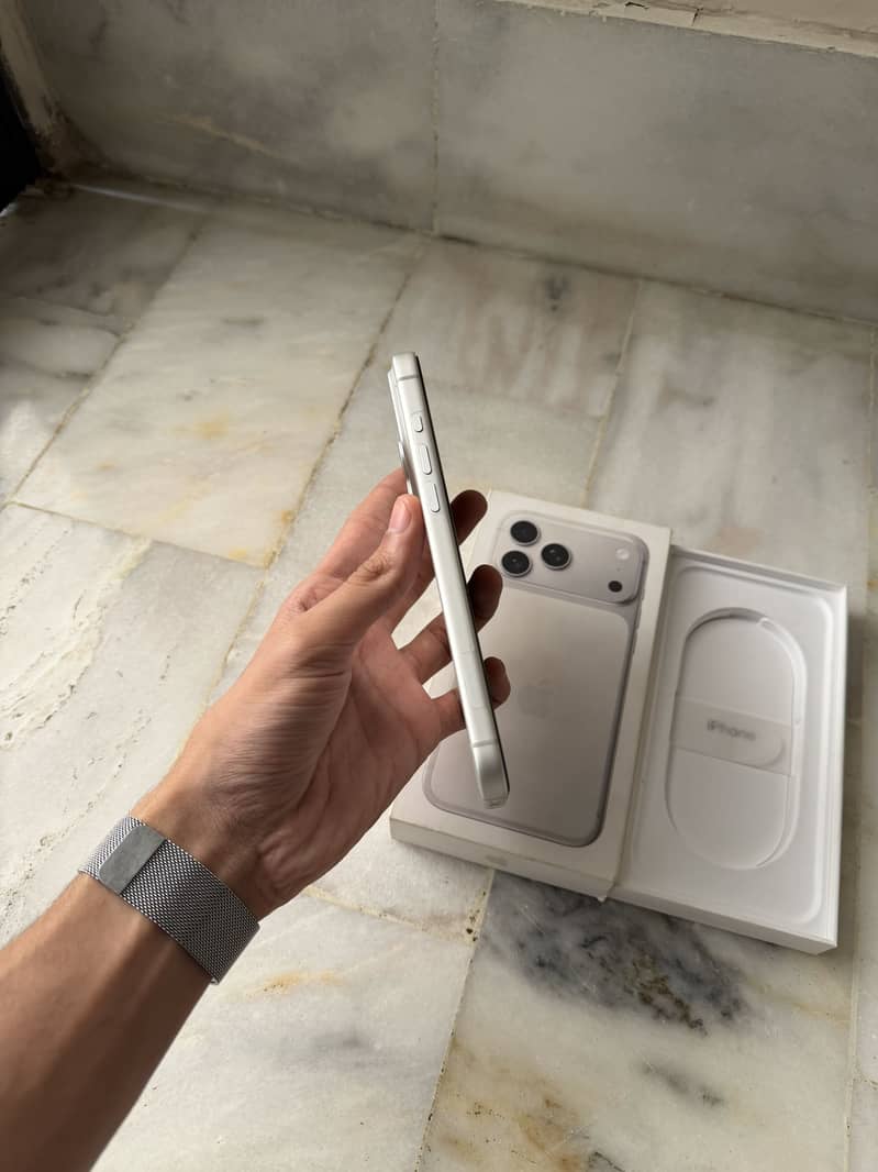 Apple iPhone 17 Pro Max 3