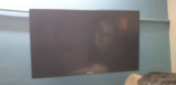Samsung 32 simple lcd not a smart