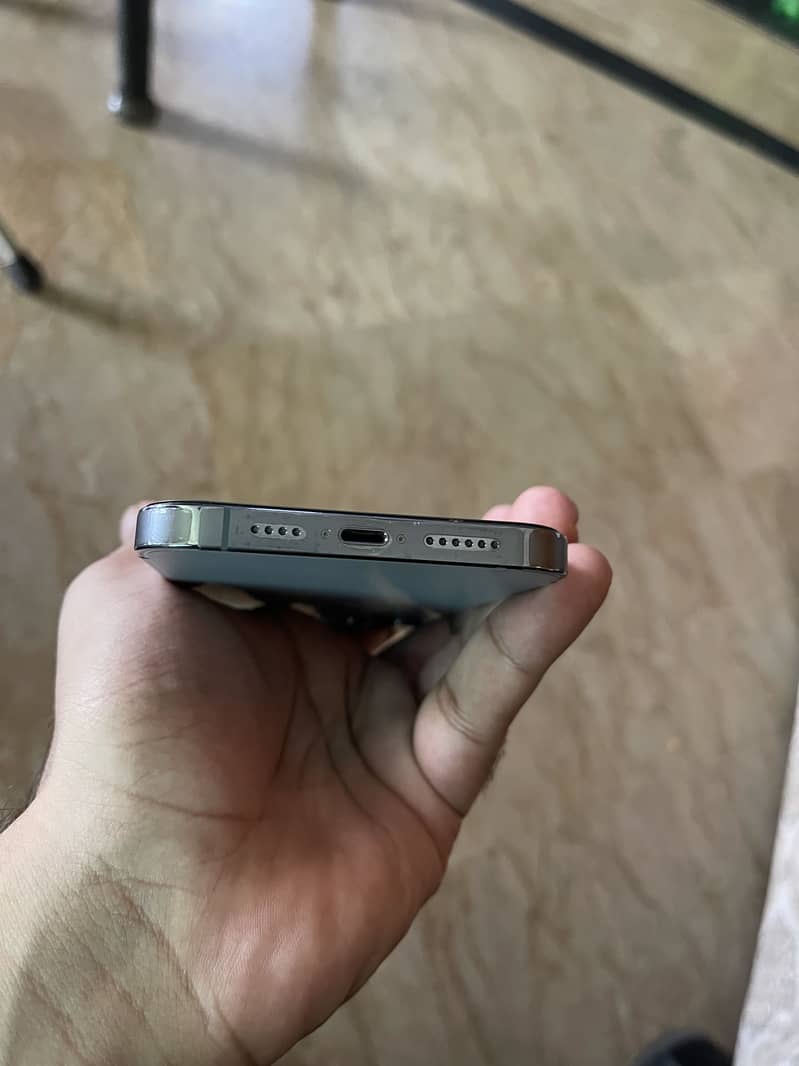 Apple iPhone 13 Pro Max 4