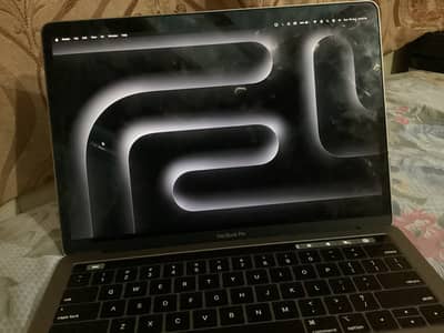 Macbook pro 2019 i7 16gb ram , 256 gb storage