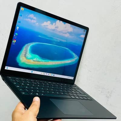 MICROSOFT Surface 4 . . Core i7 11th Generation laptop.