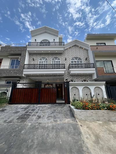 Parking face 30x60 brand new house for sale in G13